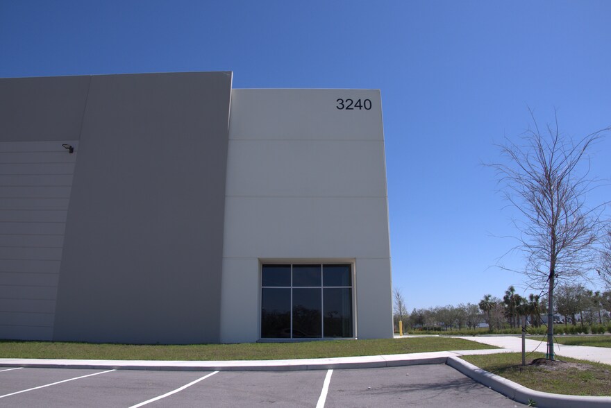 More Photos Of 3240 Clover Ridge Ave, Ruskin Unknown For Lease