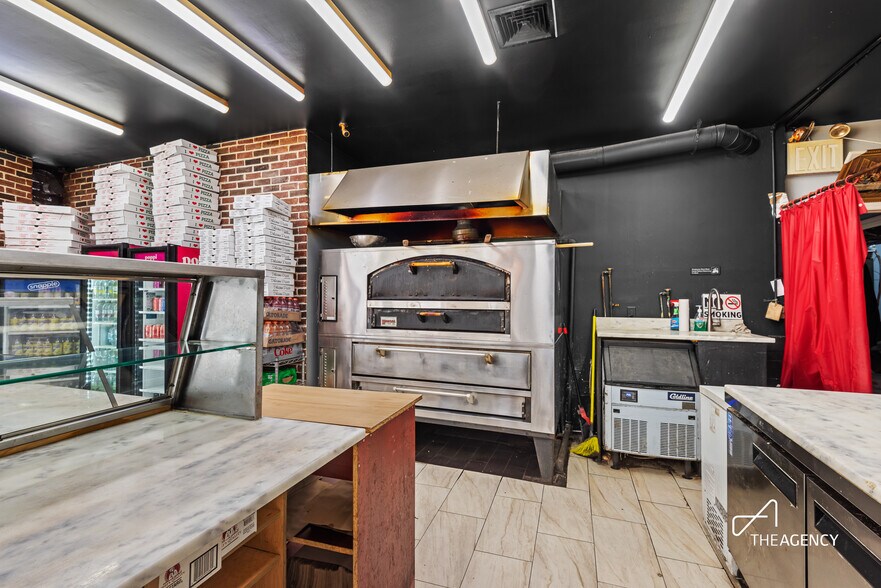 More Photos Of 501 Hudson St, New York Storefront Retail Office For Lease