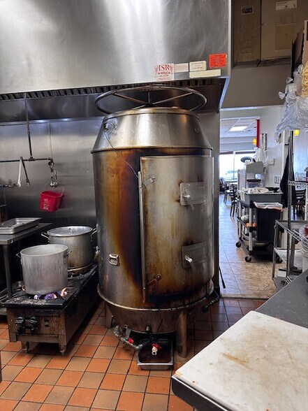 More Photos Of 6820 Spring Mountain Rd, Las Vegas General Retail For Lease