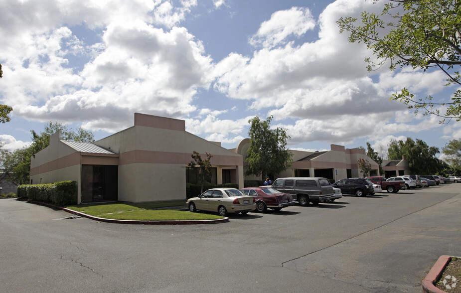 Primary Photo Of 20990-21030 Redwood Rd, Castro Valley Medical For Lease