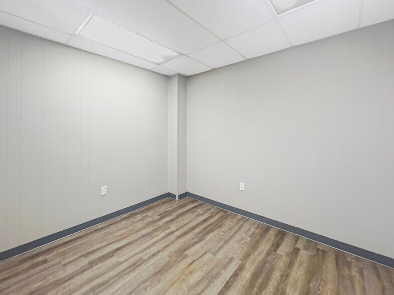 More Photos Of 800 Industrial Cir, Phenix City Distribution For Sale