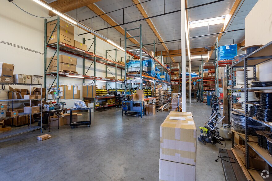 More Photos Of 707-709 E Hueneme Rd, Oxnard Warehouse For Sale