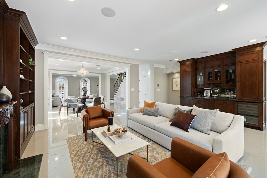 More Photos Of 1810 W 35th St, Austin Specialty For Sale