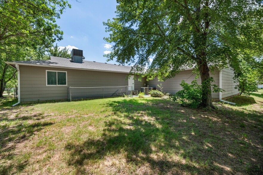 More Photos Of 106 Shadybrook Dr, Cheney Office For Sale