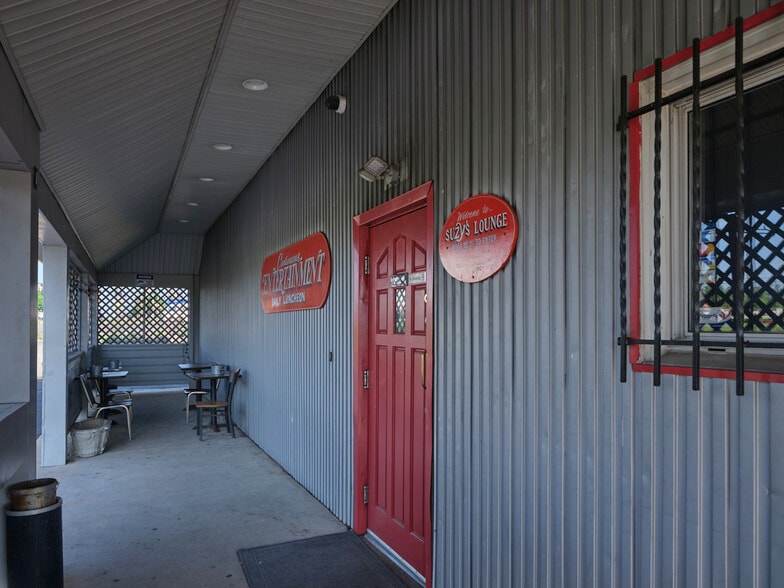 More Photos Of 2453 County Line, Line Lexington Freestanding For Sale