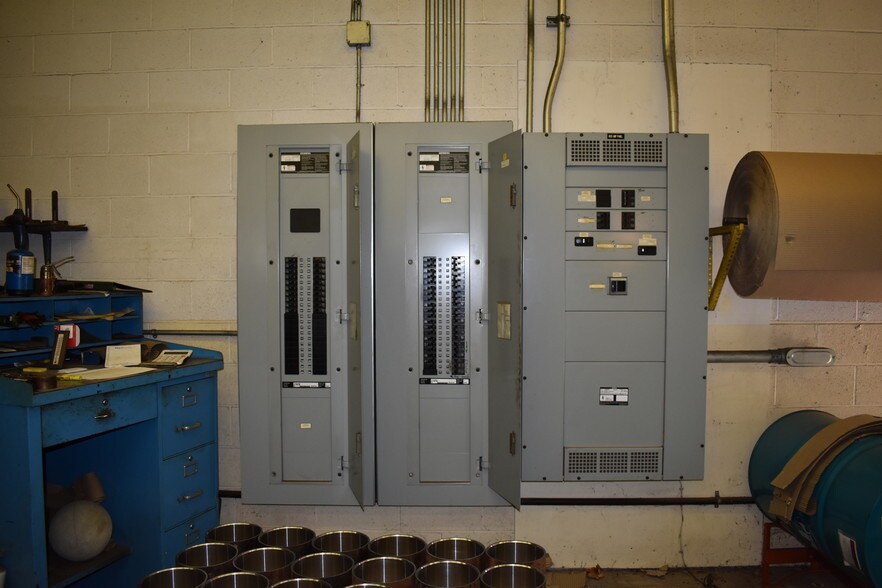 More Photos Of 1038 Triplett Blvd, Akron Manufacturing For Sale