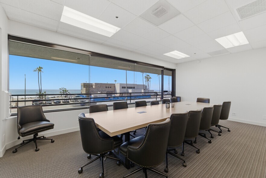 More Photos Of 2533 S Highway 101, Cardiff By The Sea Coworking Space