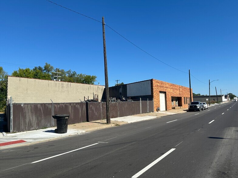 More Photos Of 5431 E Davison St, Detroit Warehouse For Sale