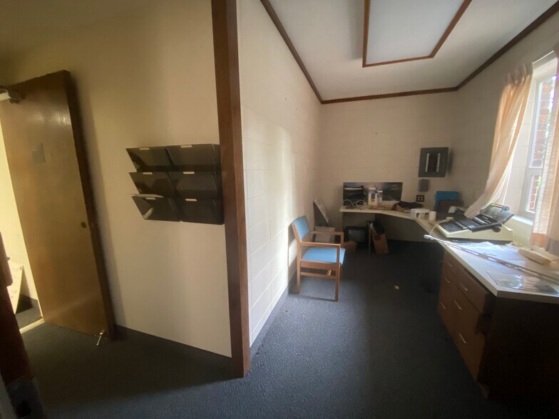 More Photos Of 8247 Morman Temple, Baker Specialty For Sale