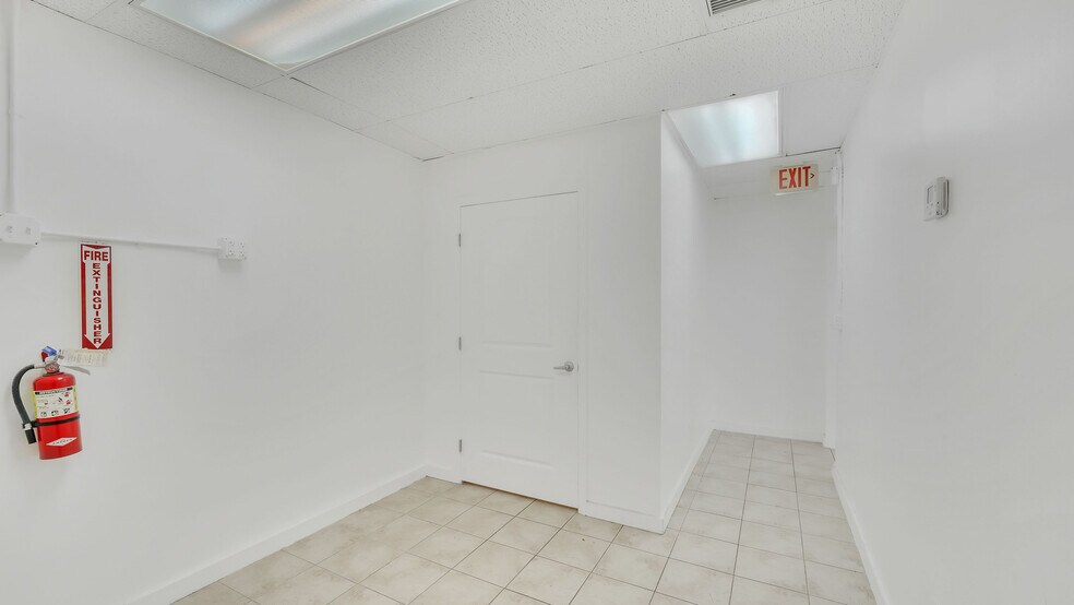 More Photos Of 7600 Wiles Rd, Coral Springs Unknown For Lease