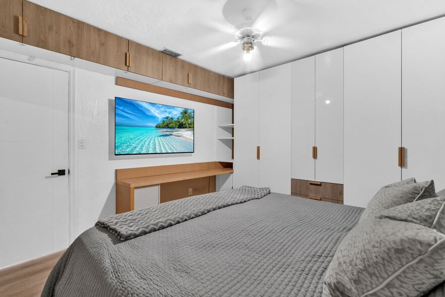 More Photos Of 7151 Taft St, Hollywood Office Residential For Sale