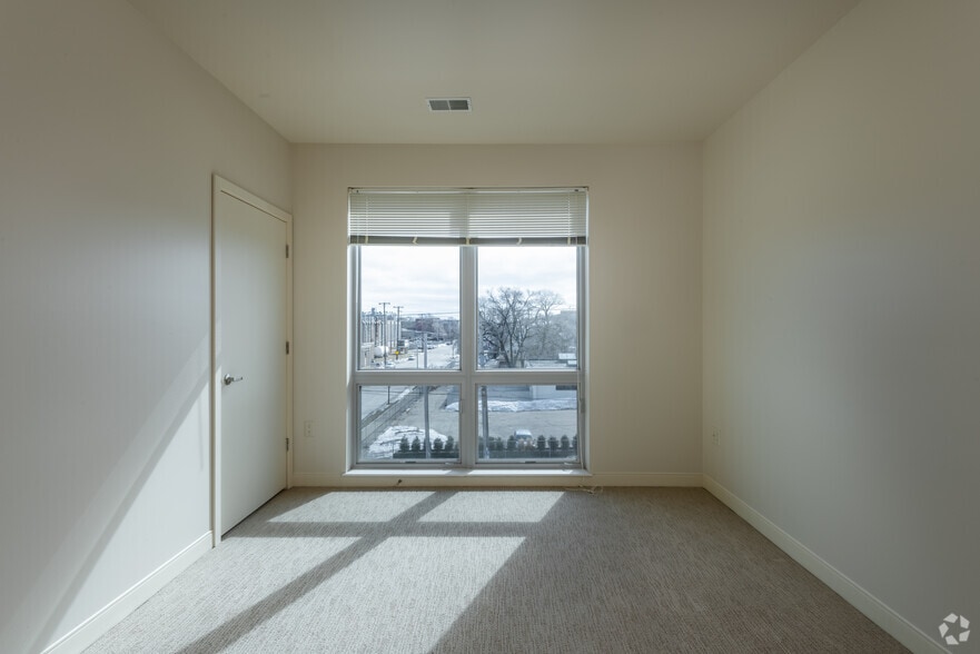 More Photos Of 1320 S 1st St, Milwaukee Apartments For Lease