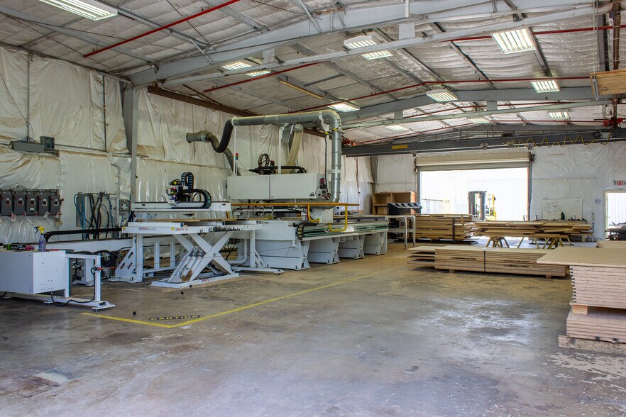 More Photos Of 310 Cypress Rd, Ocala Manufacturing For Sale