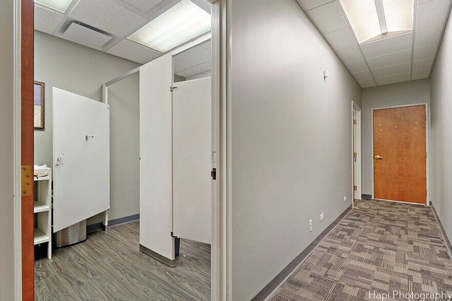 More Photos Of 3 Executive Ct, South Barrington Medical For Lease