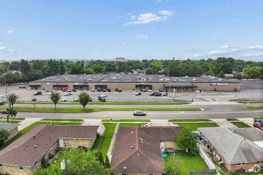 More Photos Of 3200 Roosevelt Blvd, Middletown Unknown For Lease
