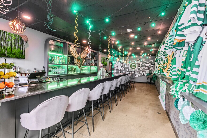 More Photos Of 7807 Creekridge Cir, Bloomington Office For Sale