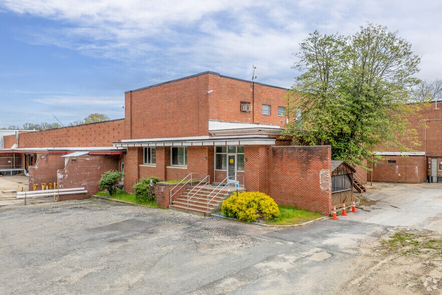 More Photos Of 104 E Park St, Bordentown Warehouse For Lease