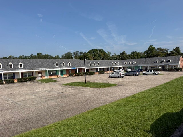 More Photos Of 2702-2728 Apalachee Pky, Tallahassee Storefront Retail Office For Sale
