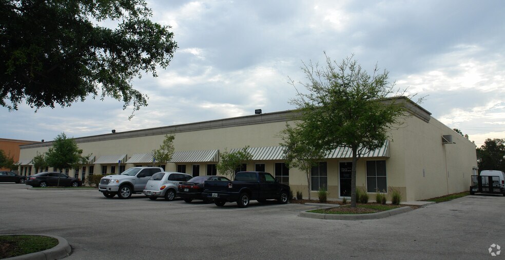 More Photos Of 1076 Business Ln, Naples Showroom For Sale