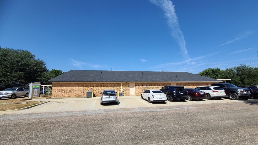 More Photos Of 709 Barton St, Hearne Medical For Sale