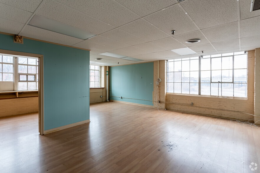 More Photos Of 165 Front St, Chicopee Office For Lease