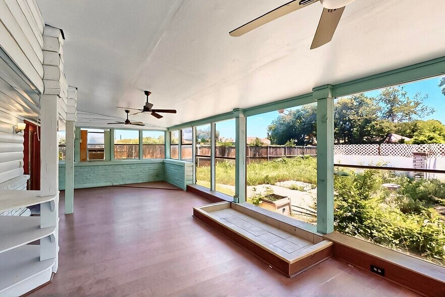 More Photos Of 691 Rose Garden Dr, McKinney Specialty For Lease