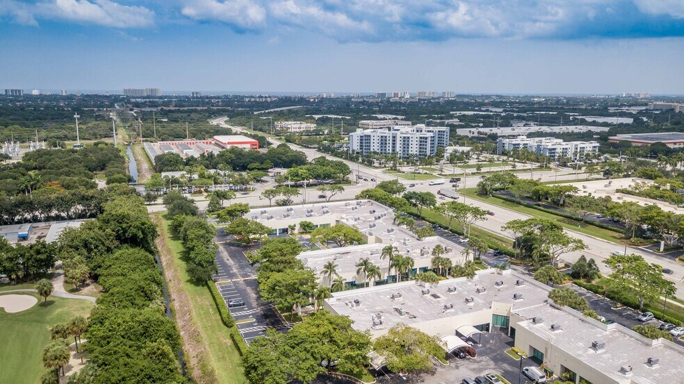More Photos Of 901-925 Clint Moore Rd, Boca Raton Loft Creative Space For Lease