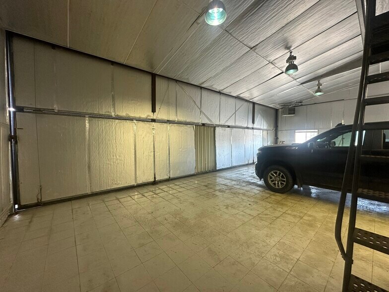 More Photos Of 10 Hangar Rd, Vineyard Haven Warehouse For Lease