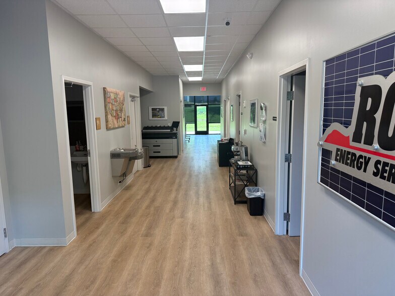 More Photos Of 320 Seagle St, Huntersville Loft Creative Space For Lease