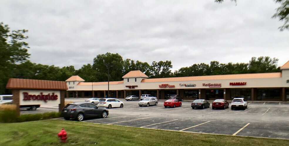 More Photos Of 312-326 Peterson Rd, Libertyville Unknown For Lease