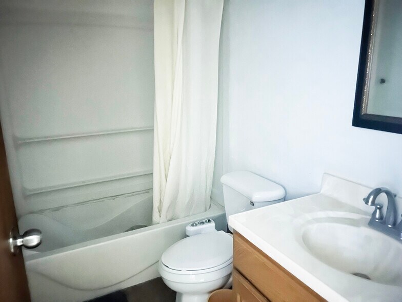 More Photos Of 1025 E 4th St, Ainsworth Hospitality For Sale