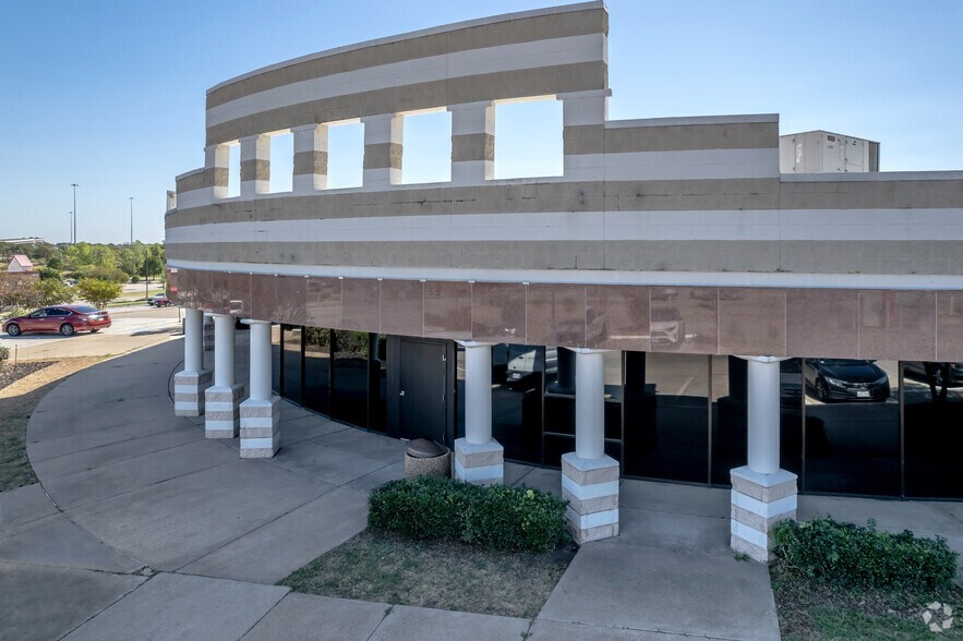 More Photos Of 1100 Bridgewood Dr, Fort Worth Unknown For Lease