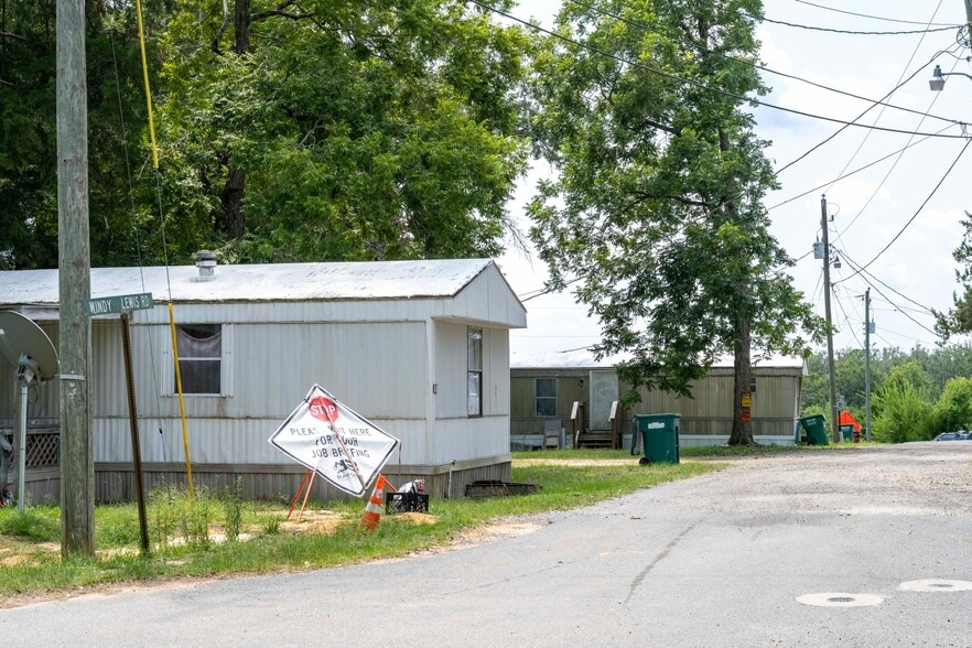 More Photos Of 3201 Wendy Lewis Rd, Bonifay Manufactured Housing Mobile Home Park For Sale