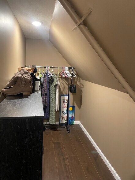 More Photos Of 2901 W 16th St, Indianapolis Freestanding For Sale