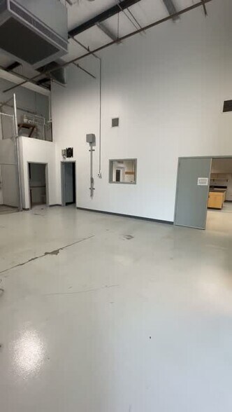 More Photos Of 2111 E 17th St, Des Moines Warehouse For Sale