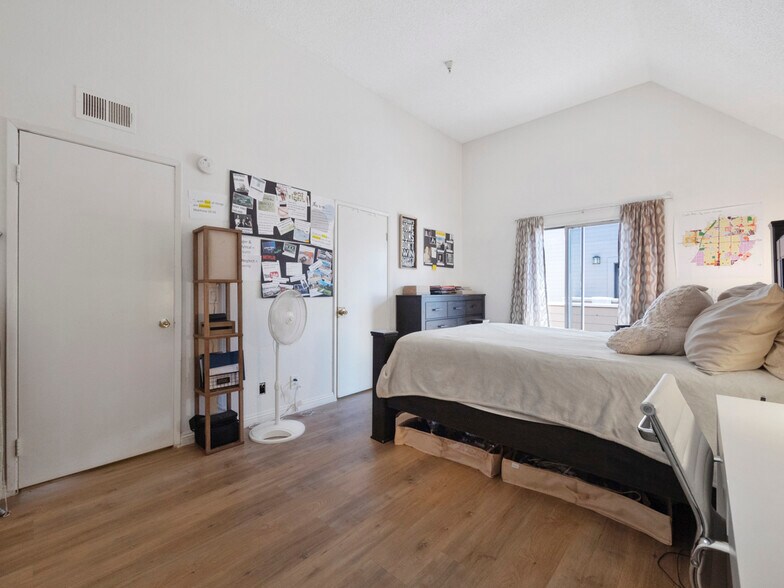 More Photos Of 311-313 E Pine St, Santa Ana Apartments For Sale