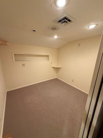 More Photos Of 5401 E 71st St, Tulsa Office For Lease