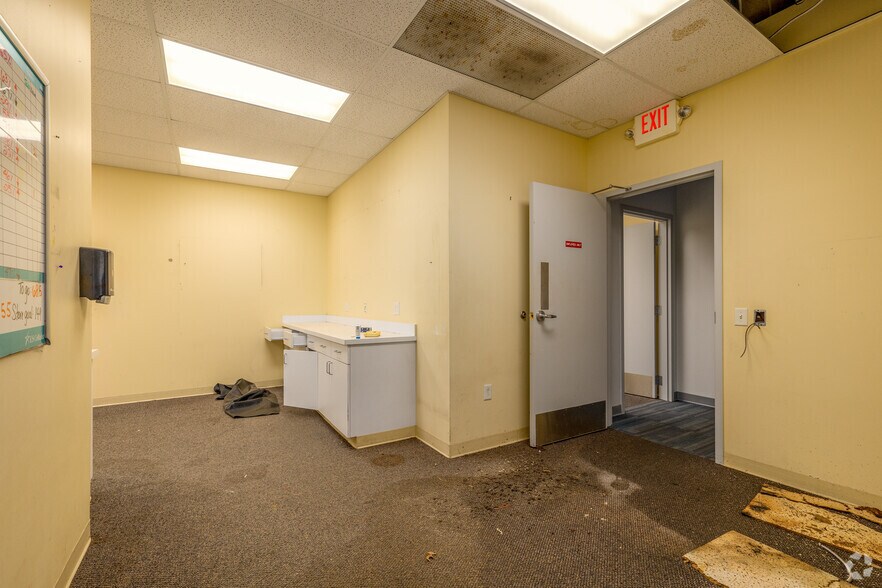 More Photos Of 3215 E Lincolnway, Sterling Freestanding For Sale