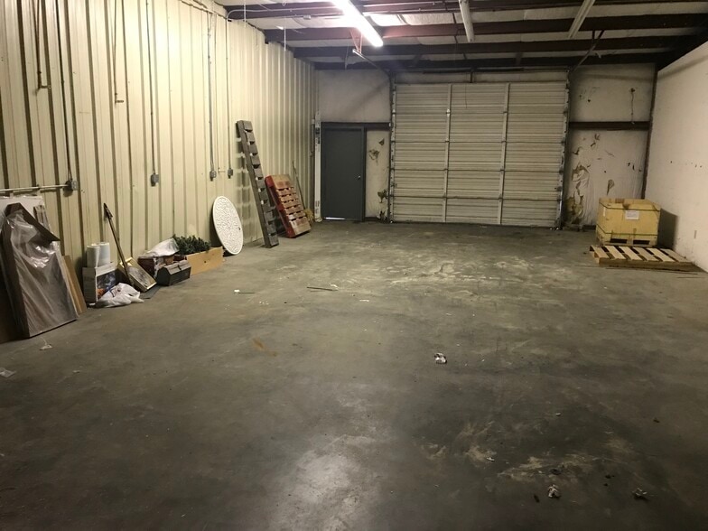 More Photos Of 151 Riverchase Way, Lexington Light Distribution For Lease