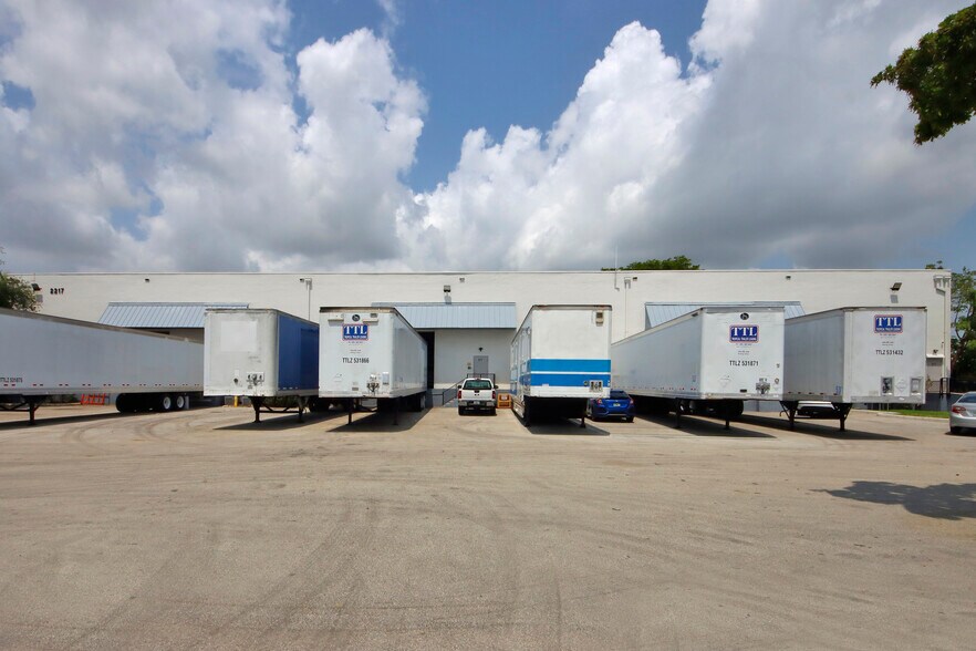 More Photos Of 2201-2211 Stirling Rd, Fort Lauderdale Unknown For Lease