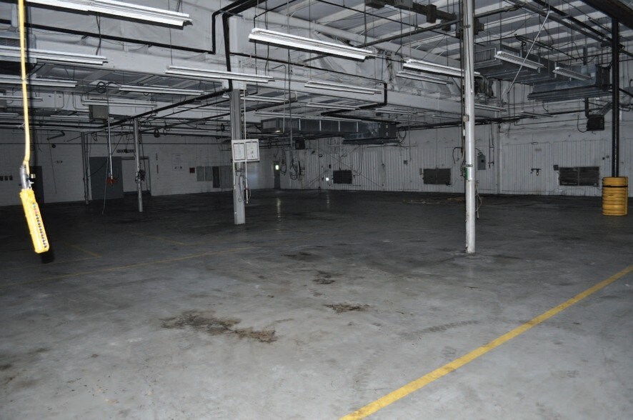 More Photos Of 917 Commerce Cir, Hanahan Warehouse For Sale