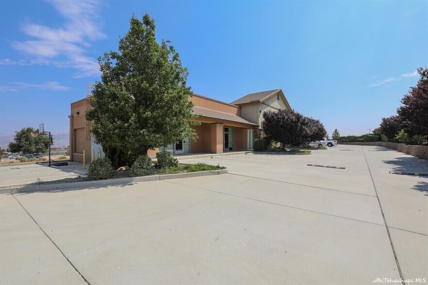 More Photos Of 20705 South St, Tehachapi Freestanding For Lease