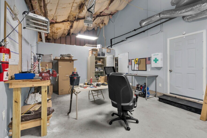 More Photos Of 22830 Fritz Ln, Spring Office Residential For Lease