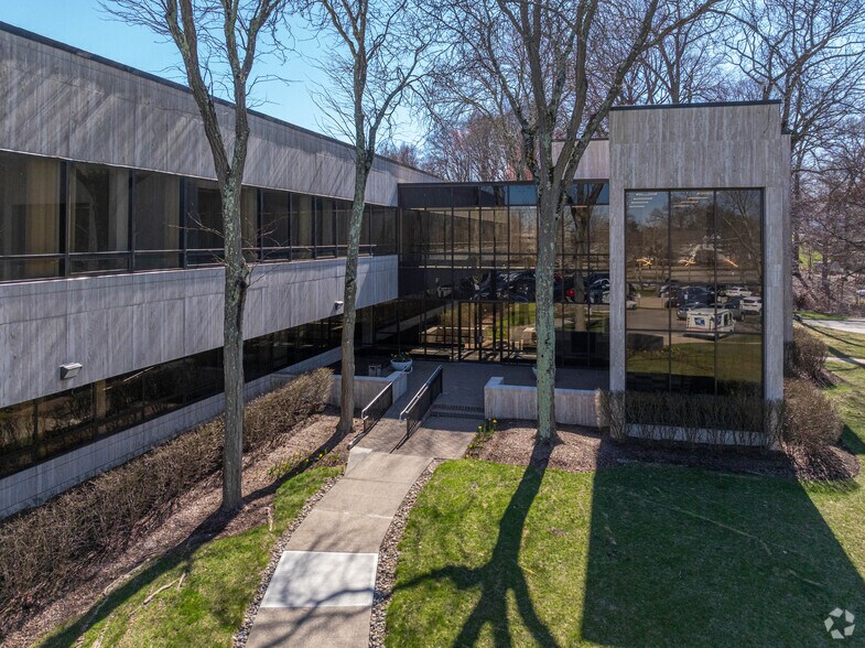 More Photos Of 201 Littleton Rd, Morris Plains Office For Lease