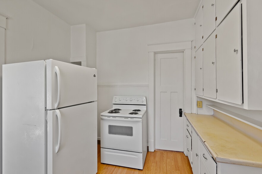 More Photos Of 1021 Fruitvale Blvd, Yakima Office For Sale