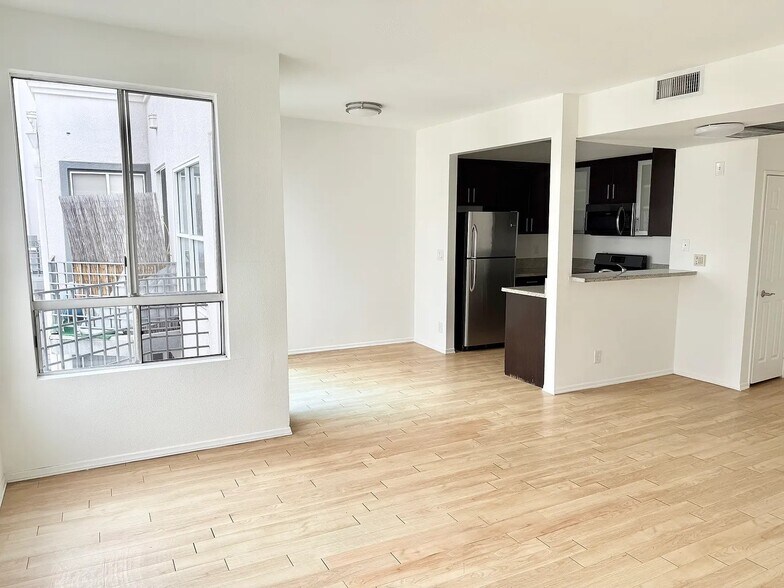 More Photos Of 884 Palm Ave, West Hollywood Apartments For Sale