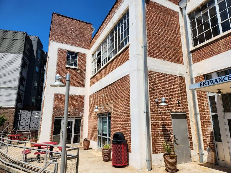 More Photos Of 1307 W Morehead St, Charlotte Office For Lease