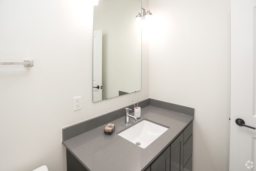 More Photos Of 5858 N College Ave, Indianapolis Apartments For Lease