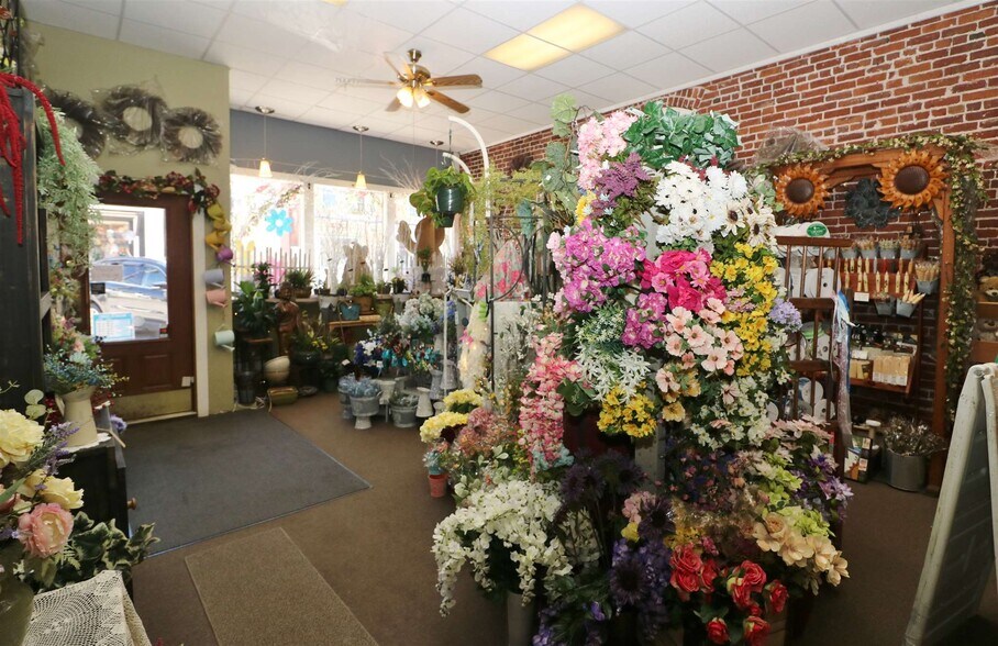 More Photos Of 10 Exchange St, Gorham Storefront Retail Residential For Sale