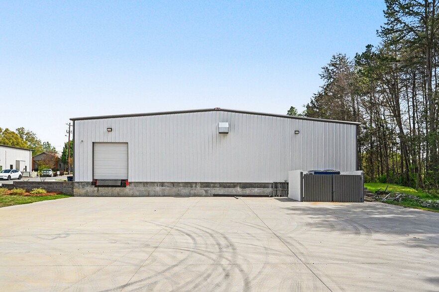 More Photos Of 215 Irvan Ct NW, Concord Flex For Lease